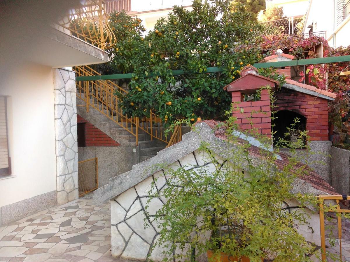 Apartment Nely - Sea, Terrace And Peace Trogir Exterior foto