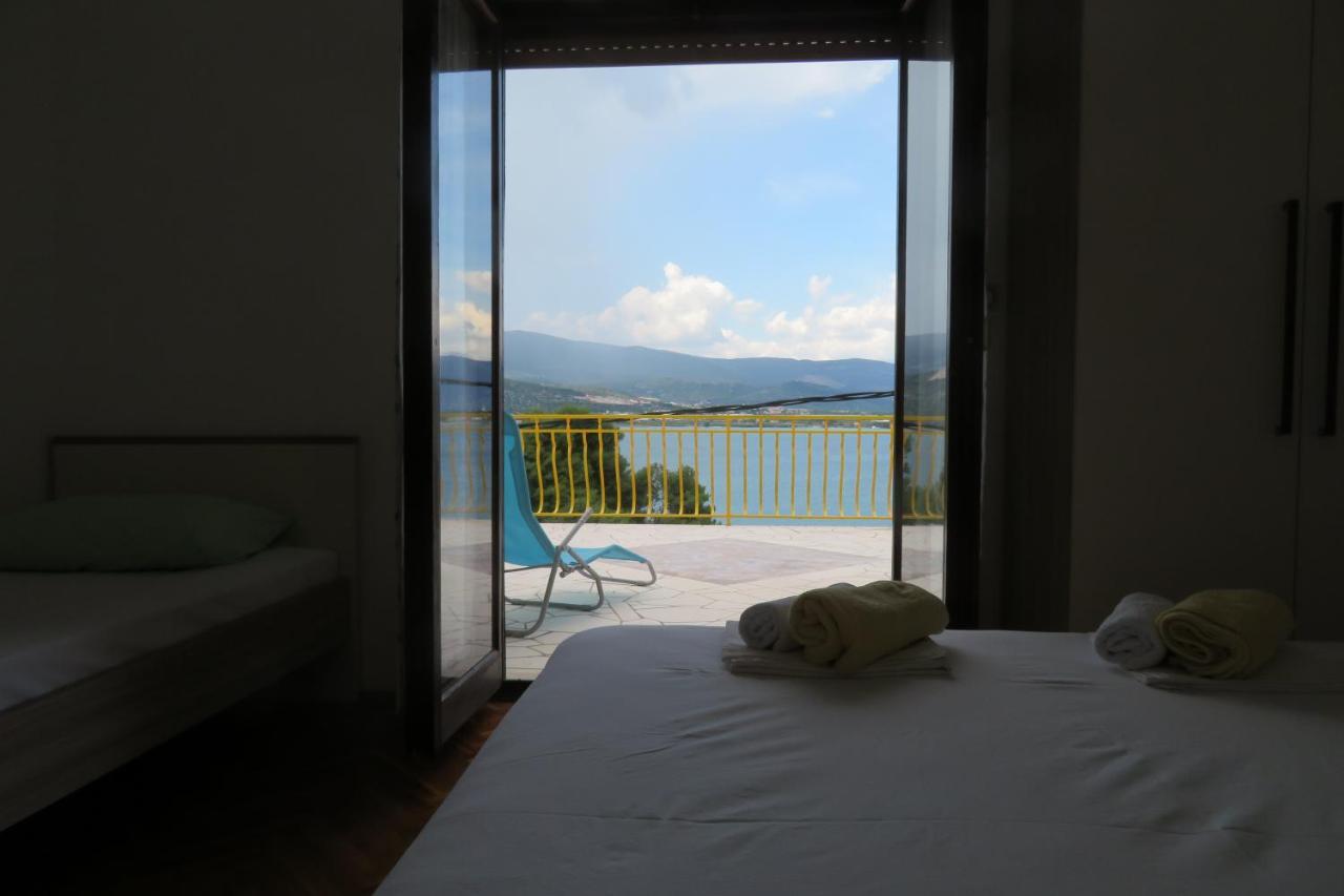 Apartment Nely - Sea, Terrace And Peace Trogir Exterior foto