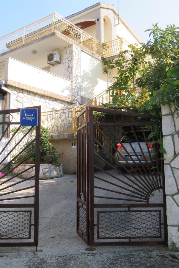 Apartment Nely - Sea, Terrace And Peace Trogir Exterior foto
